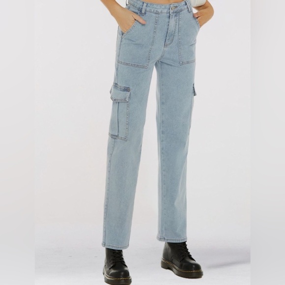 Straight Leg Jeans with Pockets - Picture 3 of 4